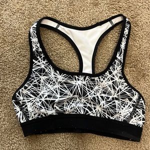 Women’s small sports bra, black and white